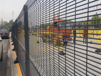 密紋（wén）網護欄